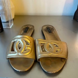 gold Dolce & Gabbana
Women's Cutout Logo Flat Slide Sandals
